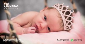 Foto d'una nena amb una diadema al cap com una princesa