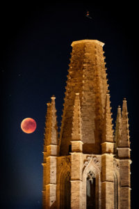 Sant Felix de Girona amb l'eclipsi de la lluna de sang